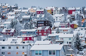 Boligfelt i Tromsø dekket i snø