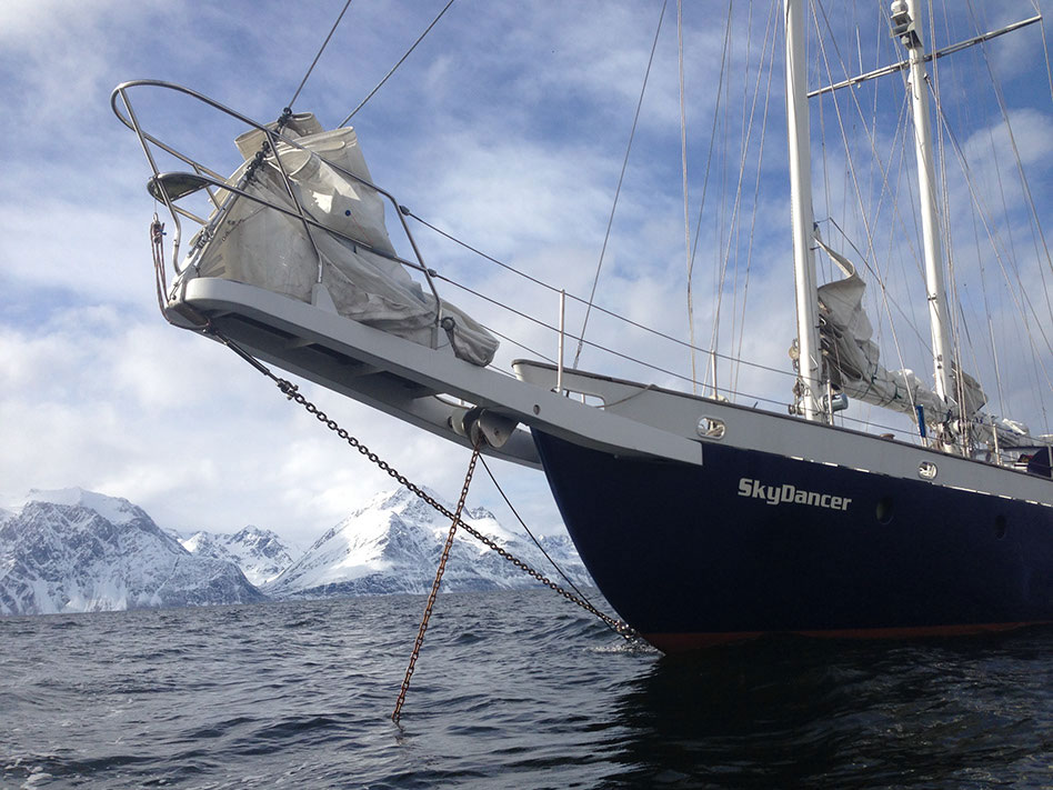 Skravleskuta "Skydancer" seiler langs kysten av Norge i sommer, fra Lofoten til Oslo. Underveis blir det mye skravling! Foto: Skydancer