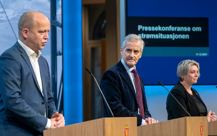 Fra lørdagens pressekonferanse om regjeringens strømpakke. Foto: Terje Pedersen / NTB